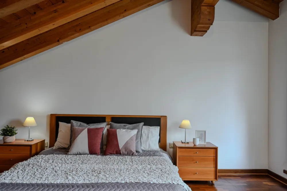 Camera da letto valorizzata con home staging professionale